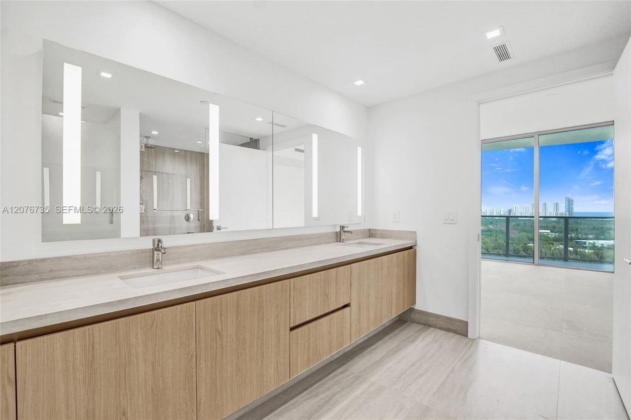 2411 Laguna Circle, Unit 2511, North Miami, FL 33181 Photo