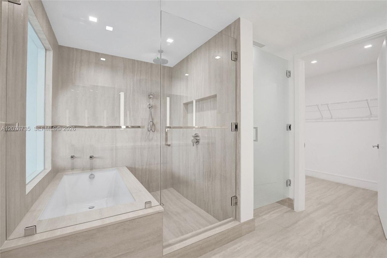 2411 Laguna Circle, Unit 2511, North Miami, FL 33181 Photo