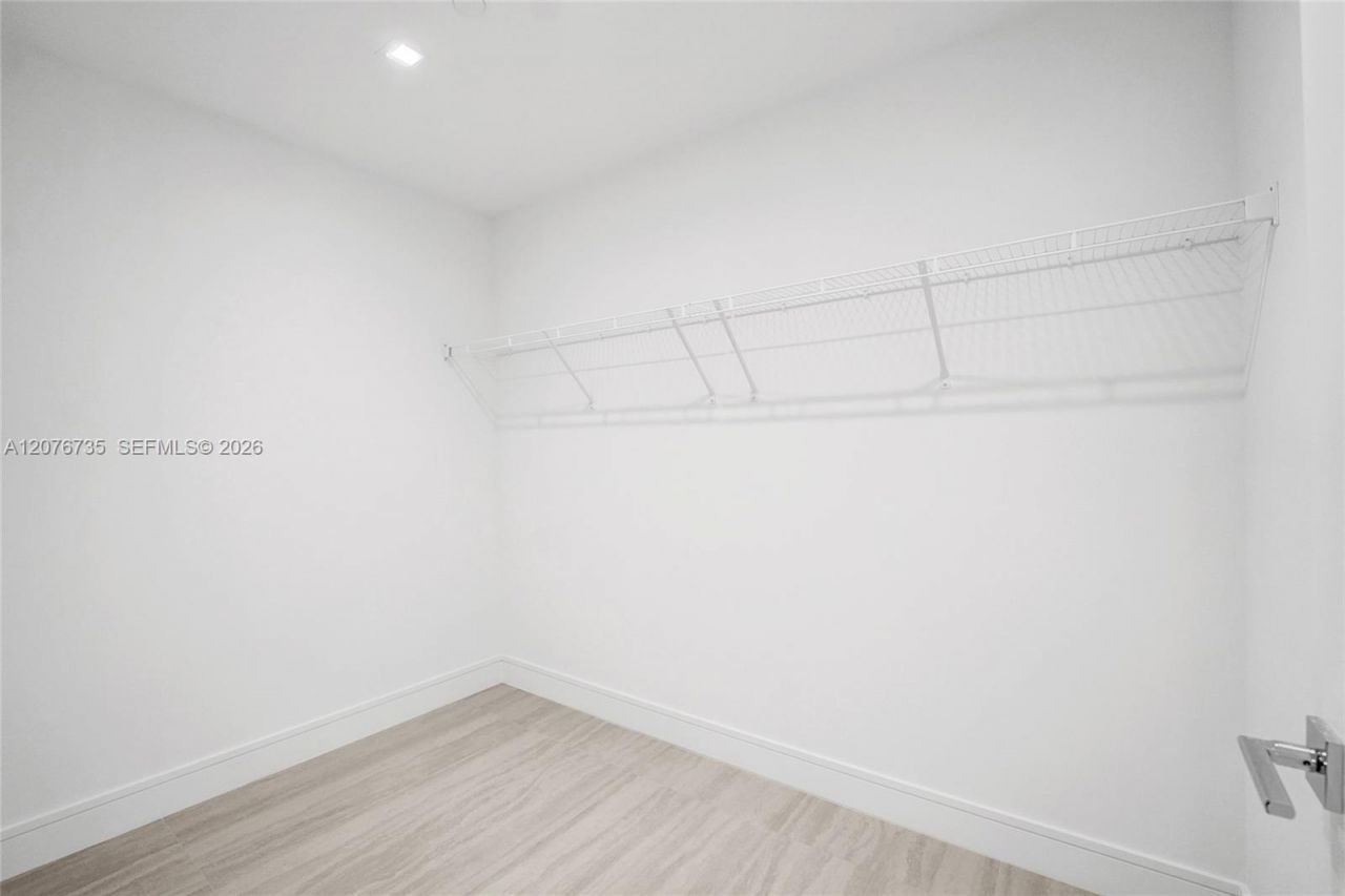 2411 Laguna Circle, Unit 2511, North Miami, FL 33181 Photo