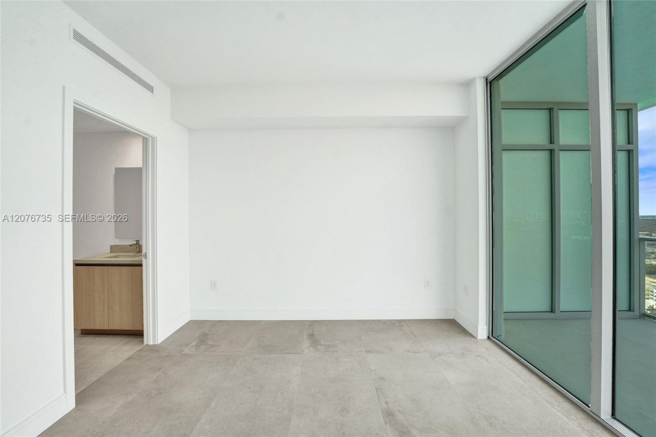 2411 Laguna Circle, Unit 2511, North Miami, FL 33181 Photo