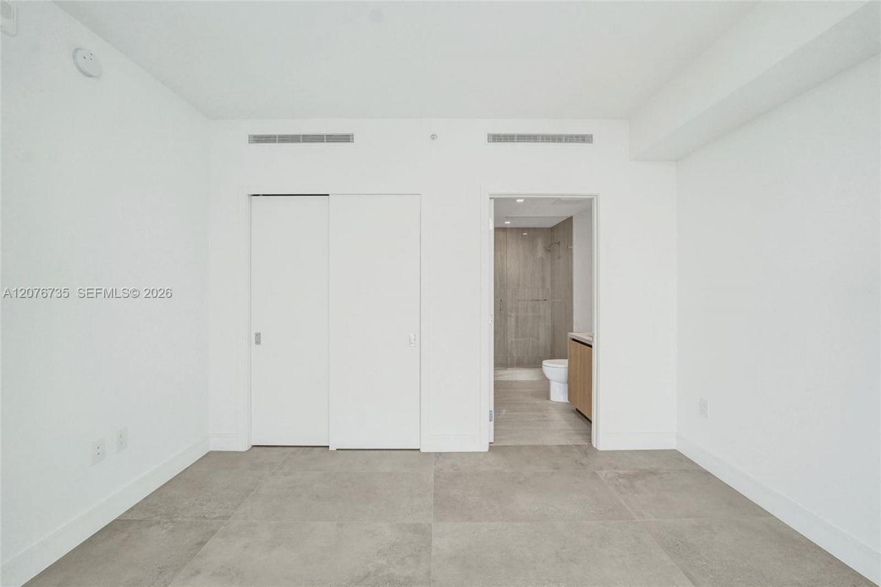 2411 Laguna Circle, Unit 2511, North Miami, FL 33181 Photo