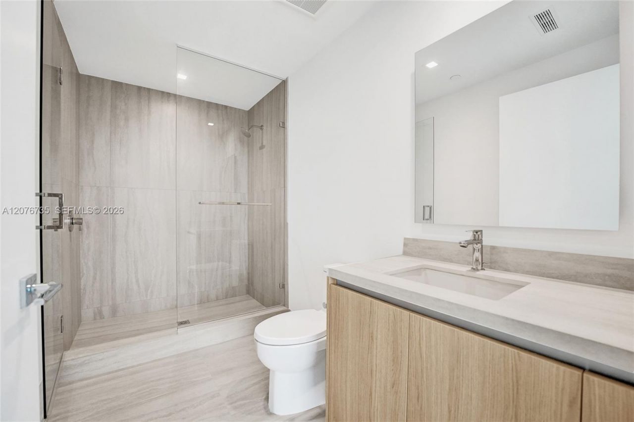 2411 Laguna Circle, Unit 2511, North Miami, FL 33181 Photo