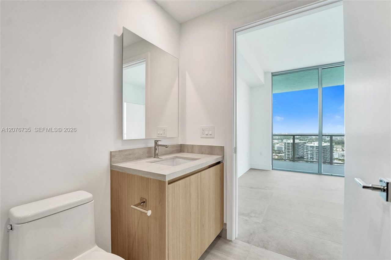 2411 Laguna Circle, Unit 2511, North Miami, FL 33181 Photo