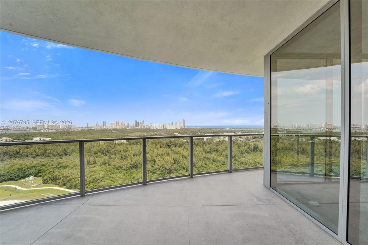 2411 Laguna Circle, Unit 2511, North Miami, FL 33181 Photo