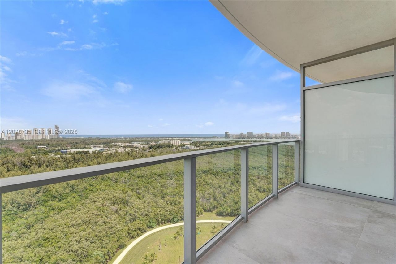 2411 Laguna Circle, Unit 2511, North Miami, FL 33181 Photo