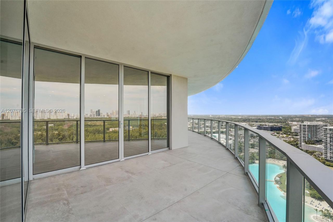 2411 Laguna Circle, Unit 2511, North Miami, FL 33181 Photo