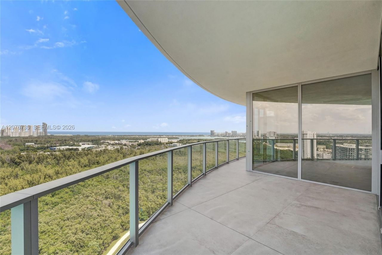 2411 Laguna Circle, Unit 2511, North Miami, FL 33181 Photo