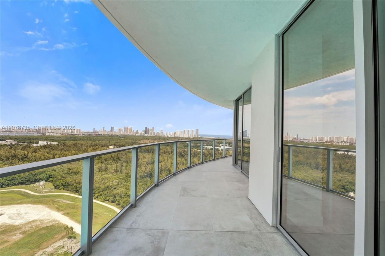 2411 Laguna Circle, Unit 2511, North Miami, FL 33181 Photo