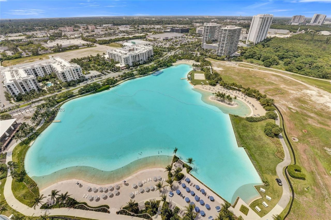 2411 Laguna Circle, Unit 2511, North Miami, FL 33181 Photo