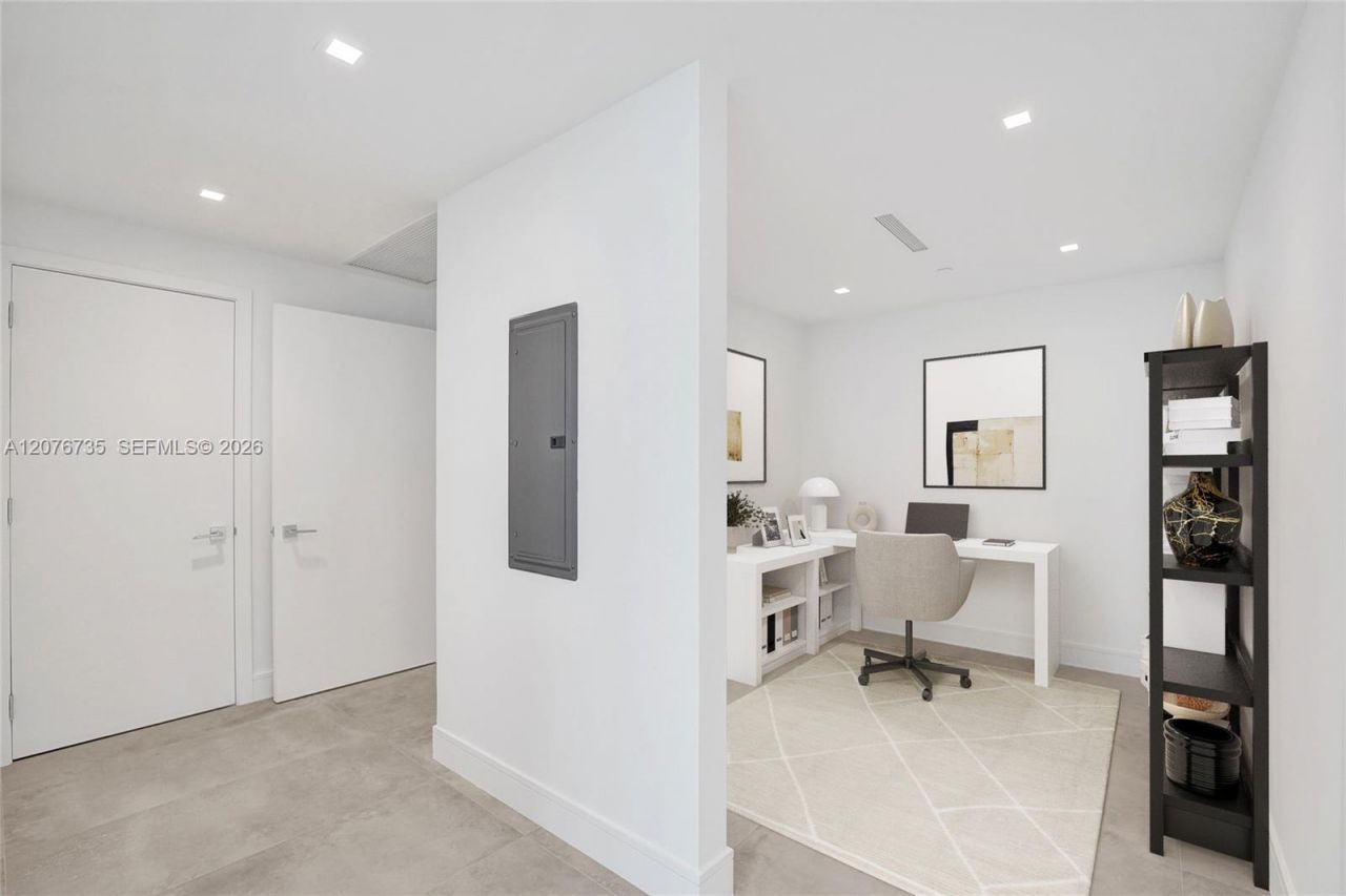 2411 Laguna Circle, Unit 2511, North Miami, FL 33181 Photo