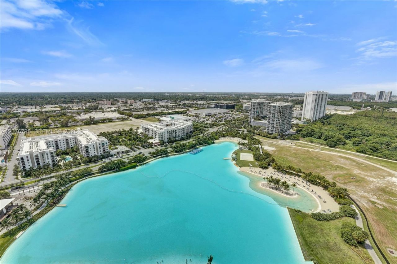 2411 Laguna Circle, Unit 2511, North Miami, FL 33181 Photo