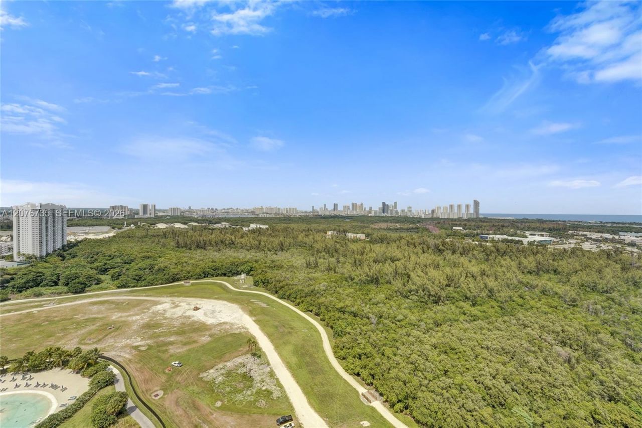 2411 Laguna Circle, Unit 2511, North Miami, FL 33181 Photo