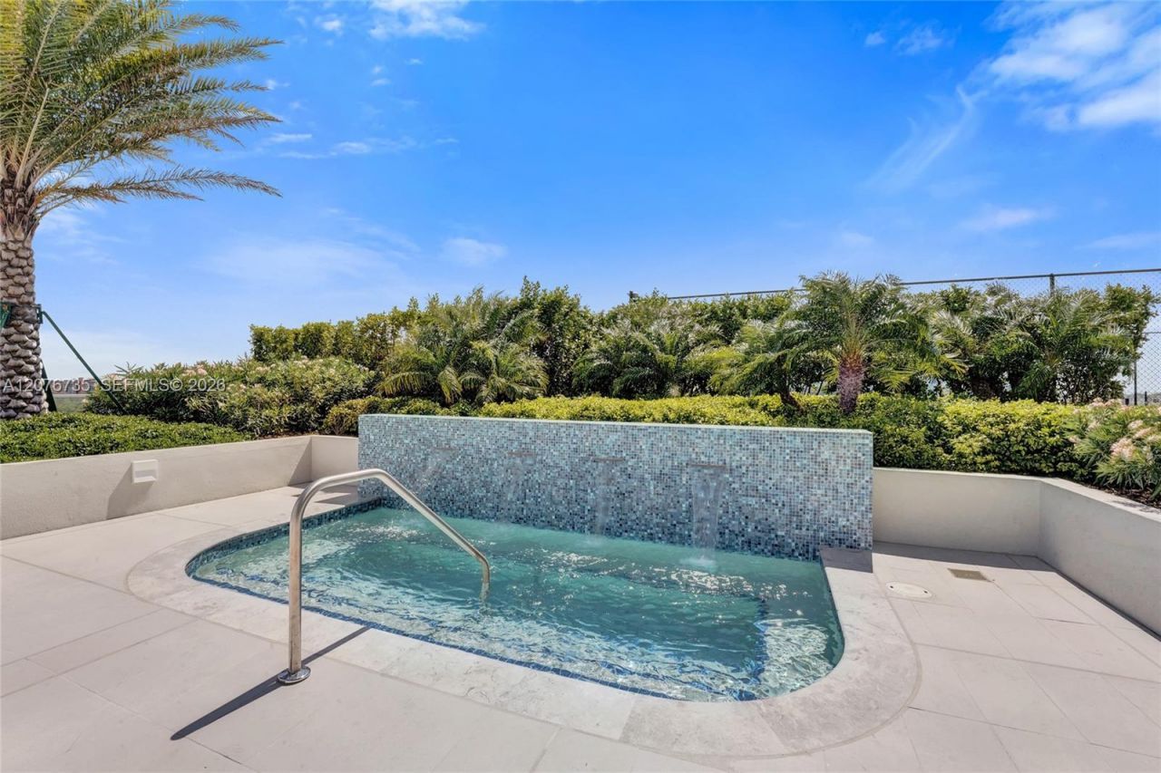 2411 Laguna Circle, Unit 2511, North Miami, FL 33181 Photo