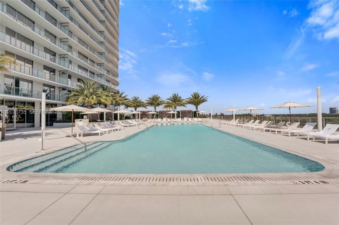 2411 Laguna Circle, Unit 2511, North Miami, FL 33181 Photo
