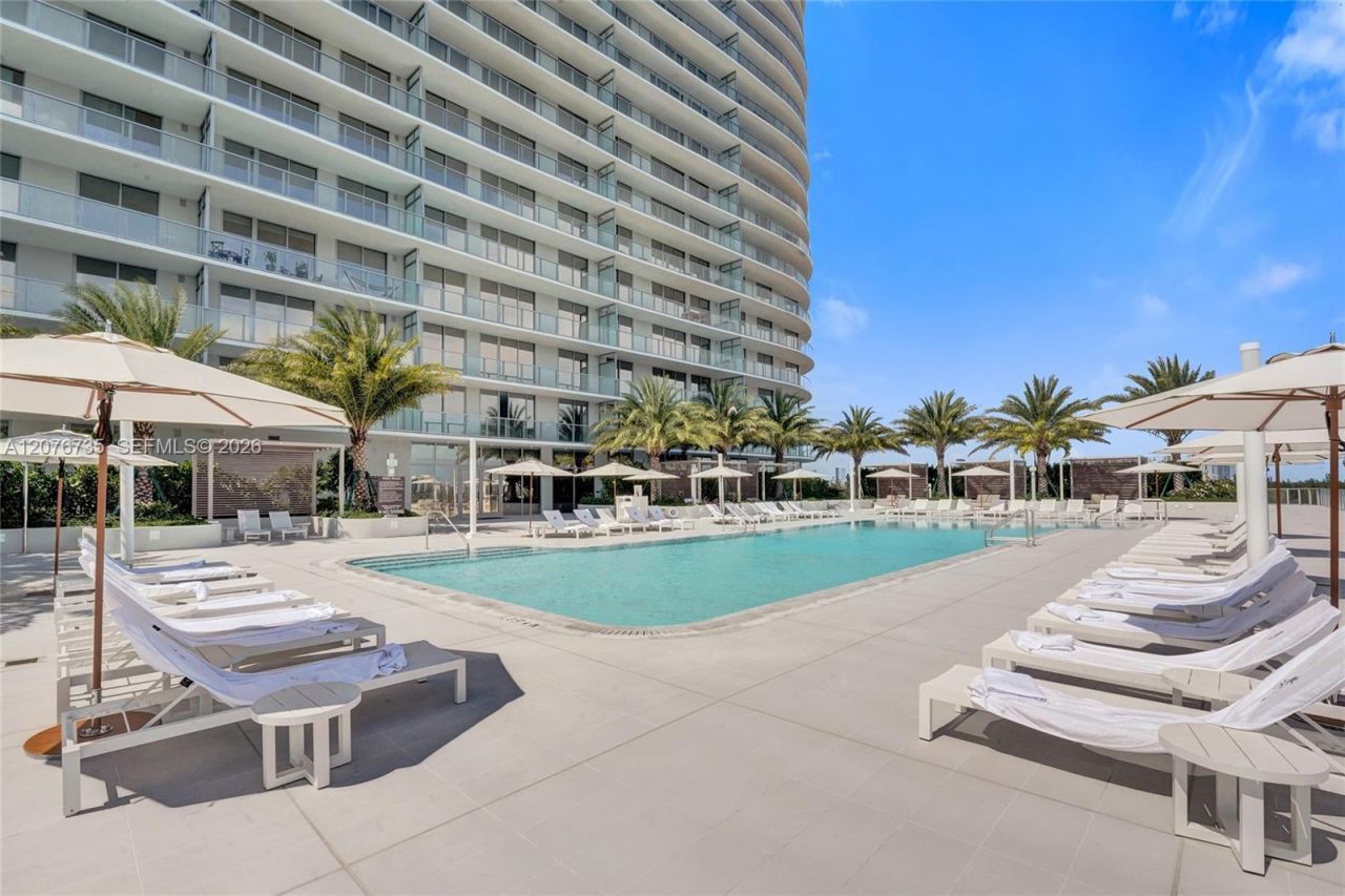 2411 Laguna Circle, Unit 2511, North Miami, FL 33181 Photo