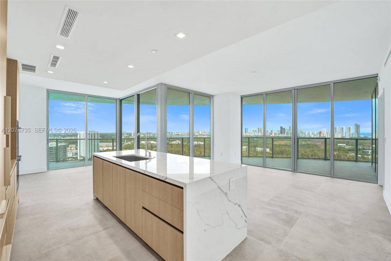 2411 Laguna Circle, Unit 2511, North Miami, FL 33181 Photo
