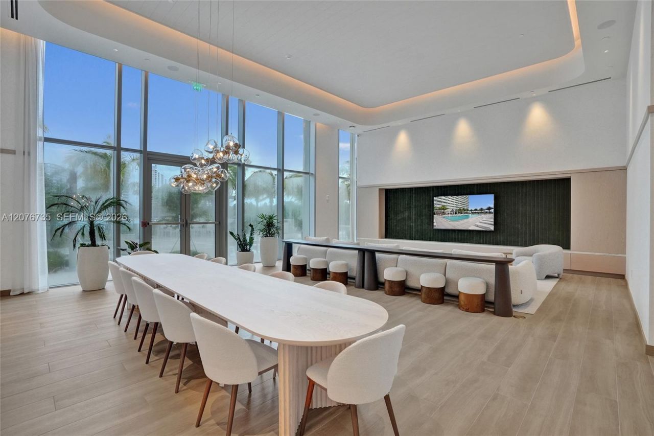 2411 Laguna Circle, Unit 2511, North Miami, FL 33181 Photo