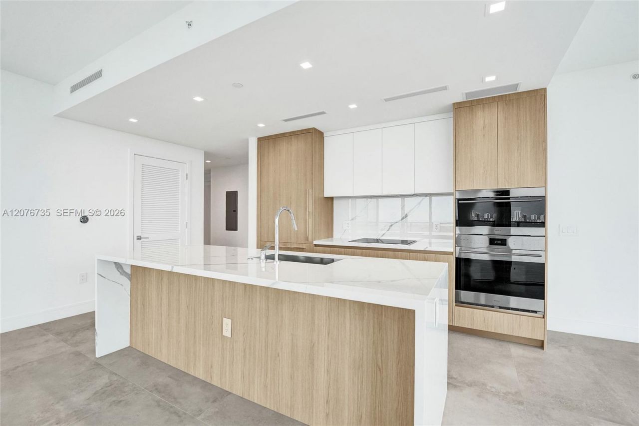 2411 Laguna Circle, Unit 2511, North Miami, FL 33181 Photo