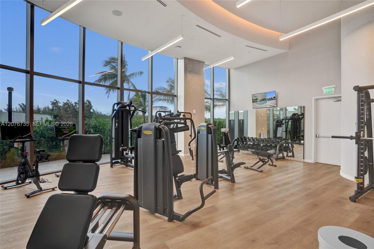2411 Laguna Circle, Unit 2511, North Miami, FL 33181 Photo