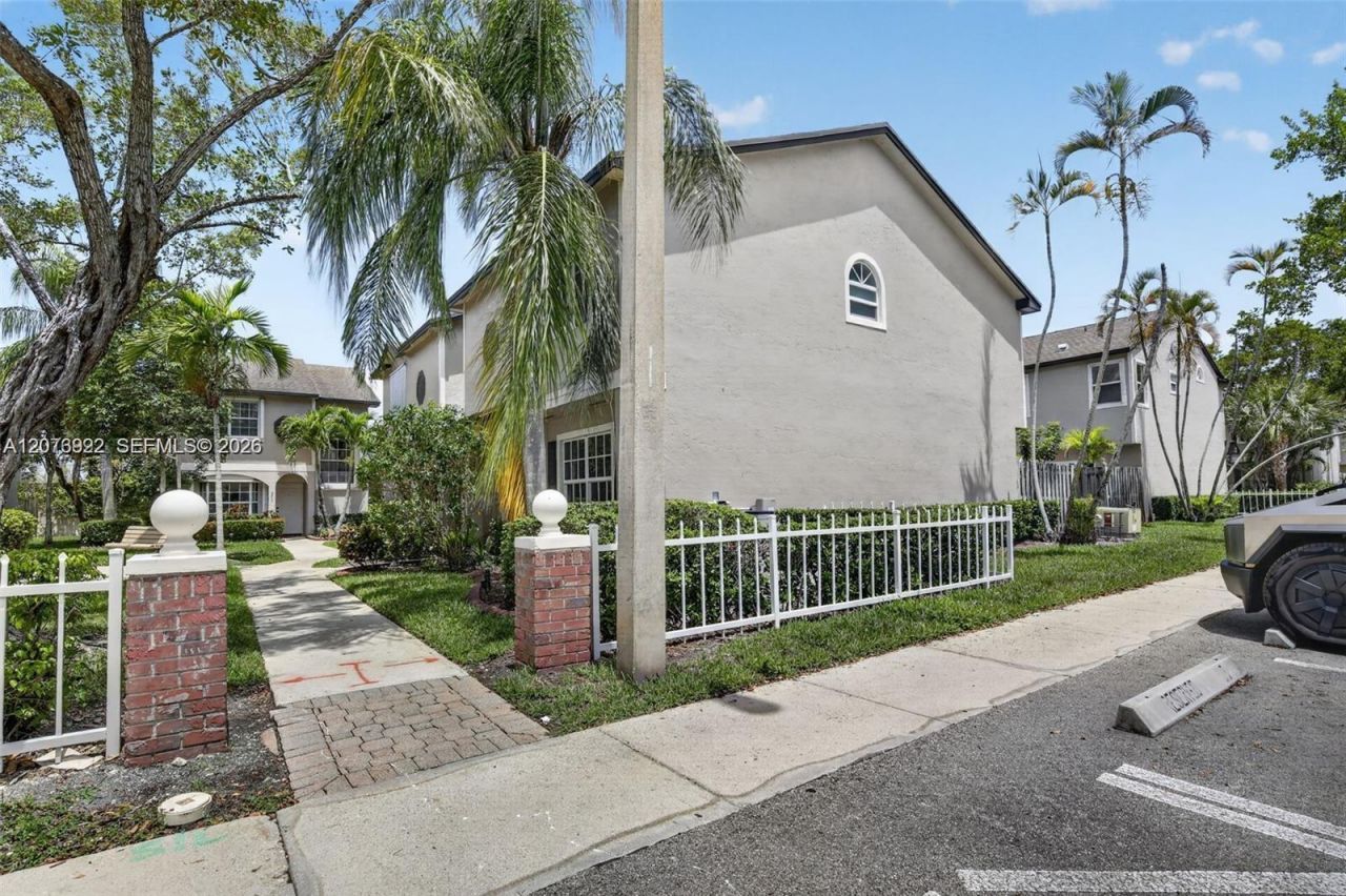 3815 NW 122nd Ter, Sunrise, FL 33323 Photo