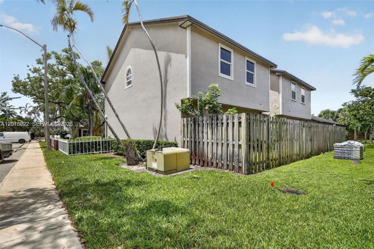 3815 NW 122nd Ter, Sunrise, FL 33323 Photo