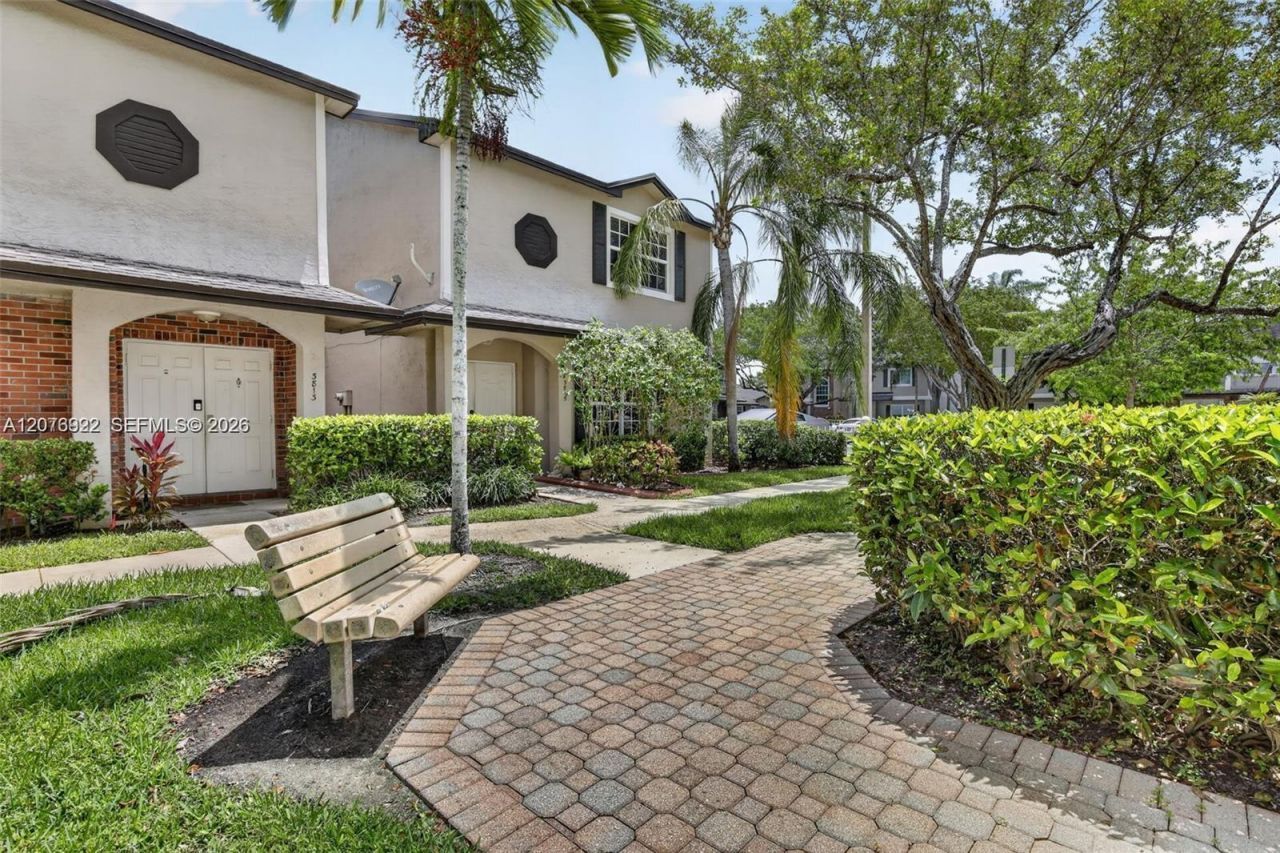 3815 NW 122nd Ter, Sunrise, FL 33323 Photo