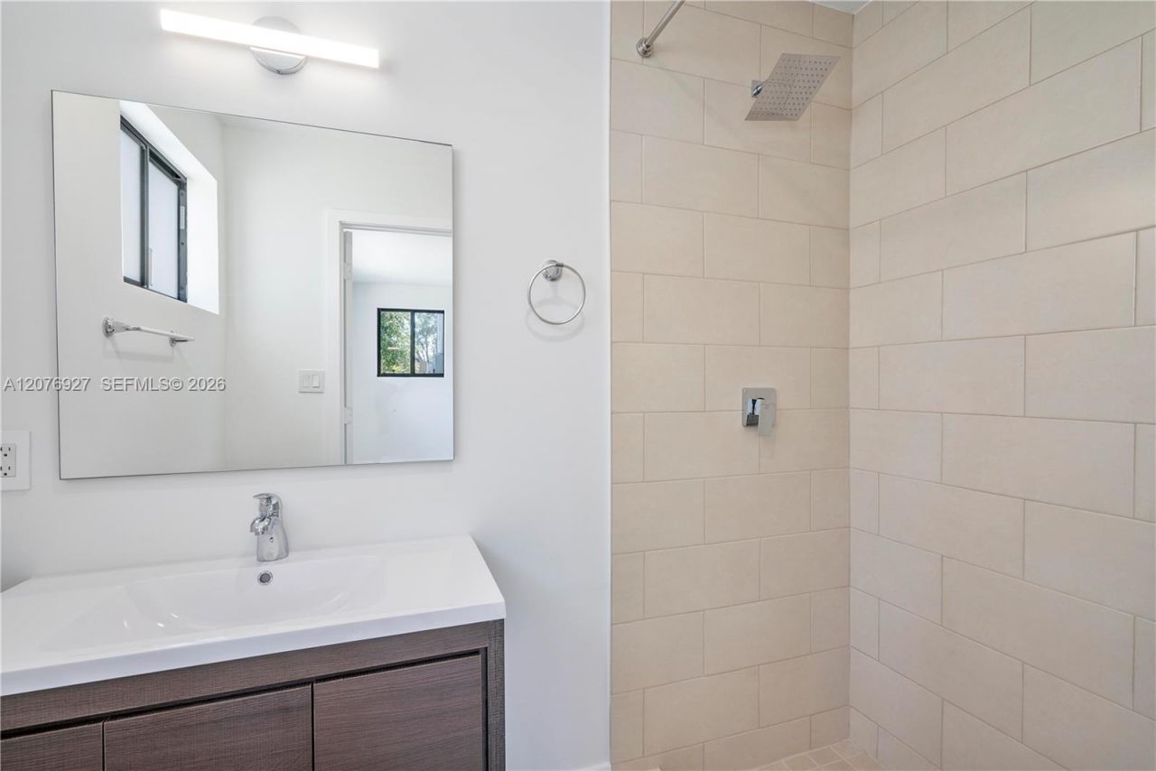490 NE 141st , Unit 490, North Miami, FL 33161 Photo