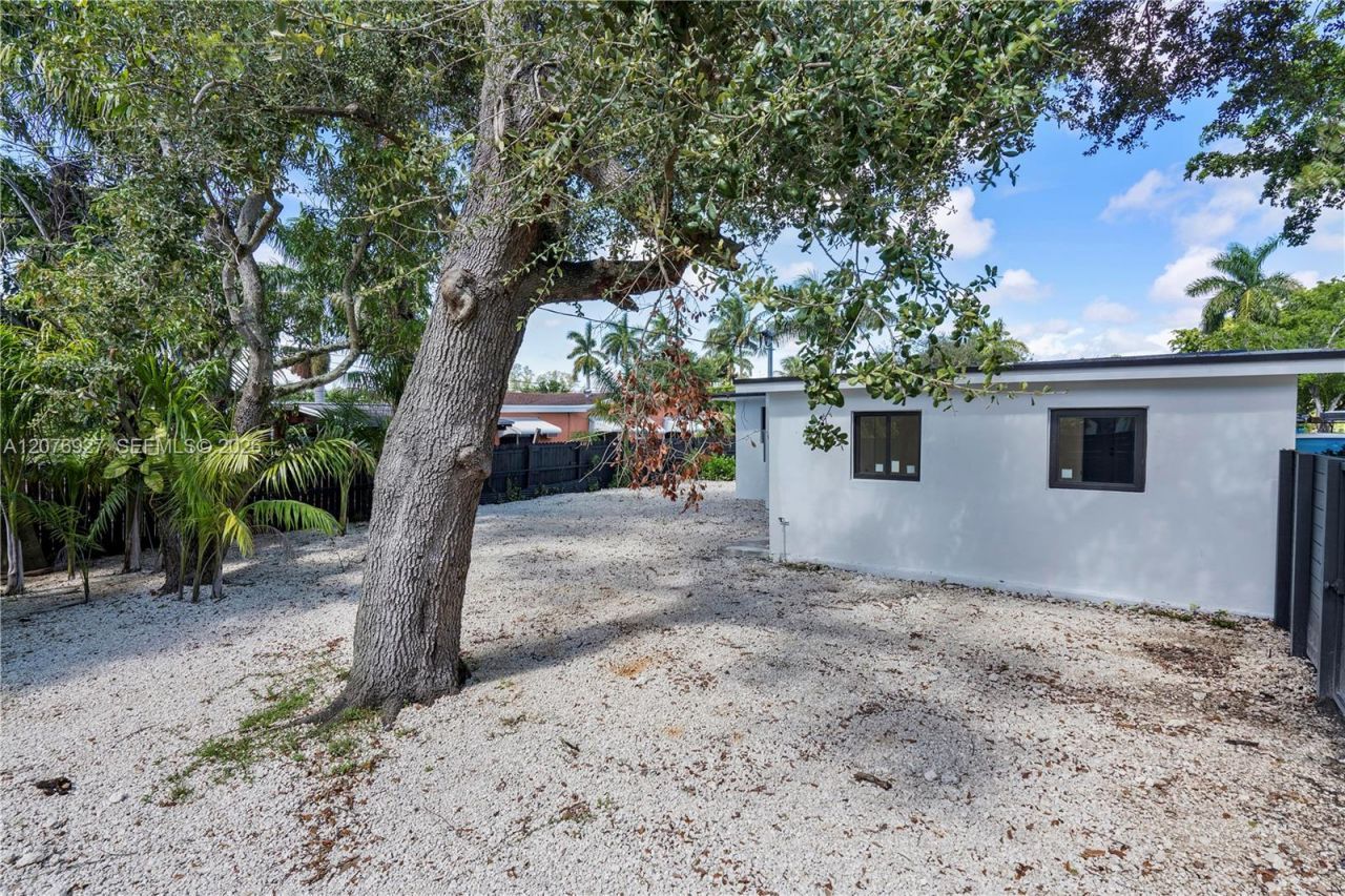490 NE 141st , Unit 490, North Miami, FL 33161 Photo