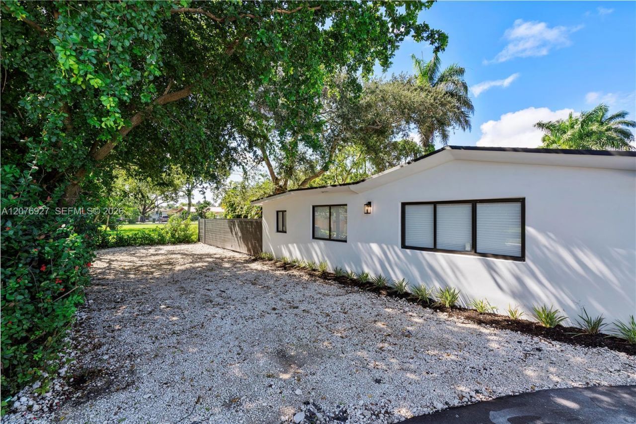 490 NE 141st , Unit 490, North Miami, FL 33161 Photo