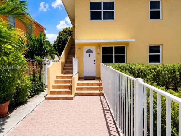 985 SW 10th St, Unit 1, Miami, FL 33130