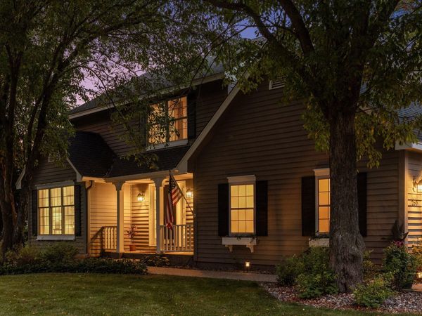 260 Mountain Way, Chanhassen, MN 55317