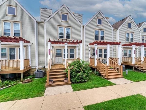 219 N Walnut Street, Unit H, Bensenville, IL 60106