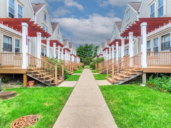 219 N Walnut Street , Unit H, Bensenville, IL 60106