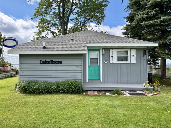229 Lakeview Avenue, Houghton Lake, MI 48629
