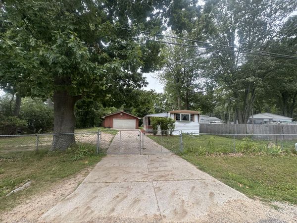 204 Standard Street, Houghton Lake, MI 48629