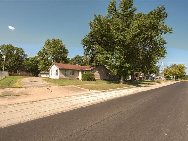 216 Main Street, Neodesha, KS 66757