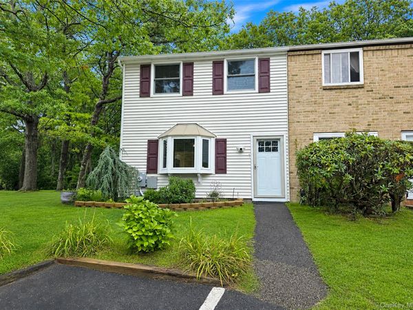 1 Wooded Way , Unit 1, Calverton, NY 11933