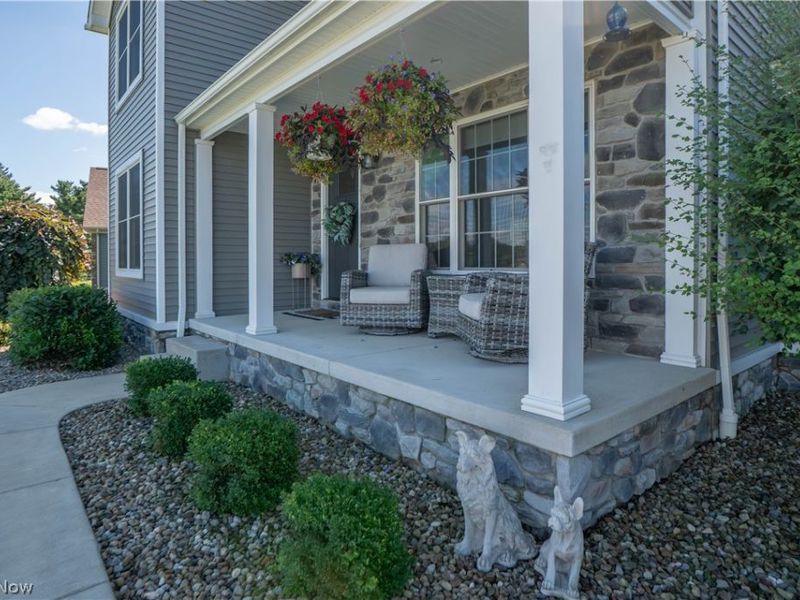 760 Radcliffe Pass, Columbiana, OH 44408 Photo 2