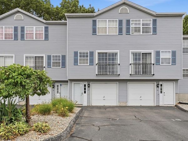 17 Waters Edge, Unit 17, Ludlow, MA 01056