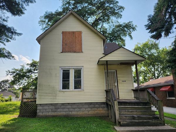 10230 S Lowe Avenue , Chicago, IL 60628