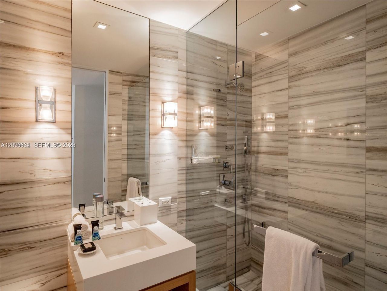 2201 Collins Ave , Unit 428, Miami Beach, FL 33139 Photo