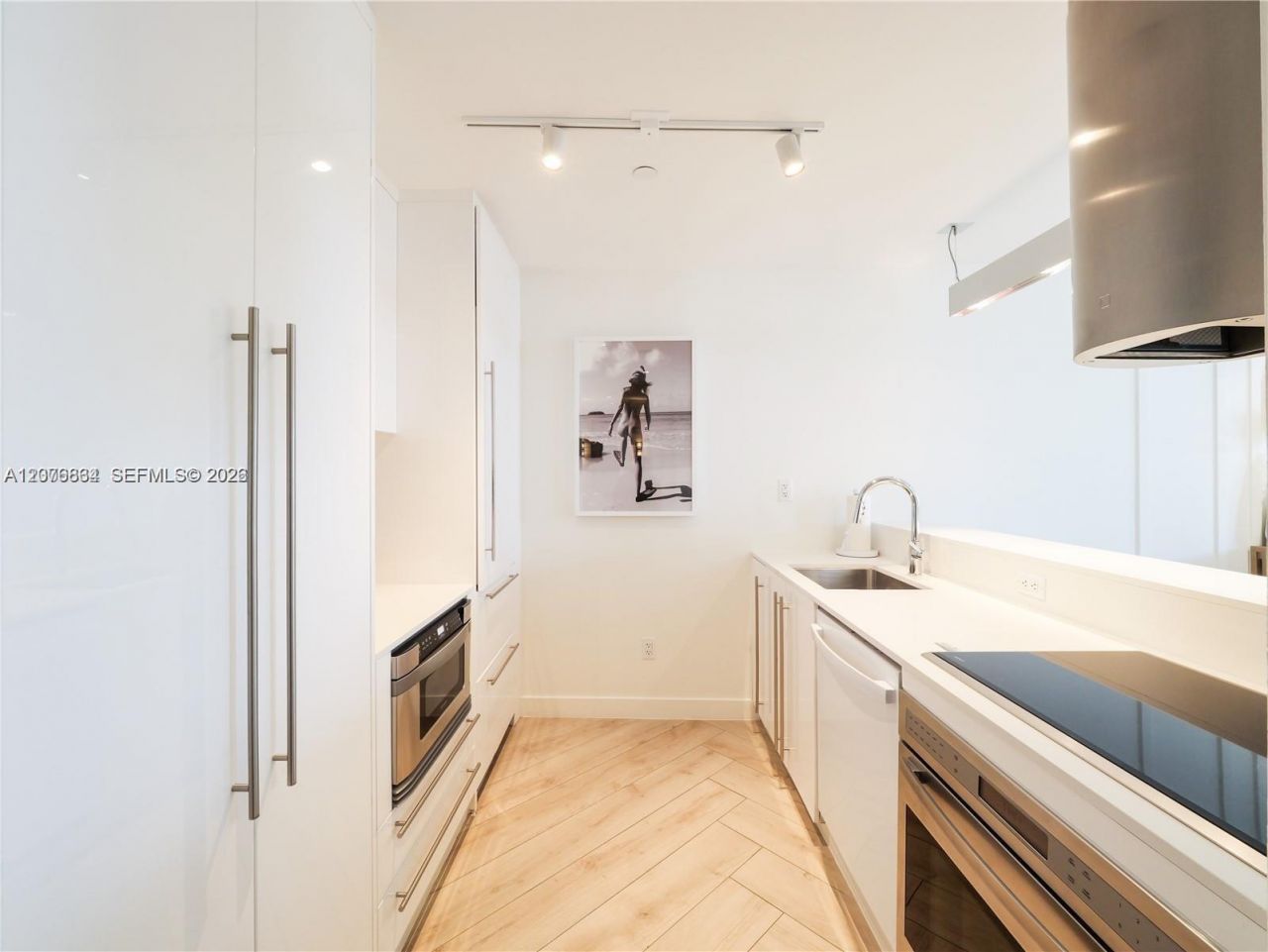 2201 Collins Ave , Unit 428, Miami Beach, FL 33139 Photo