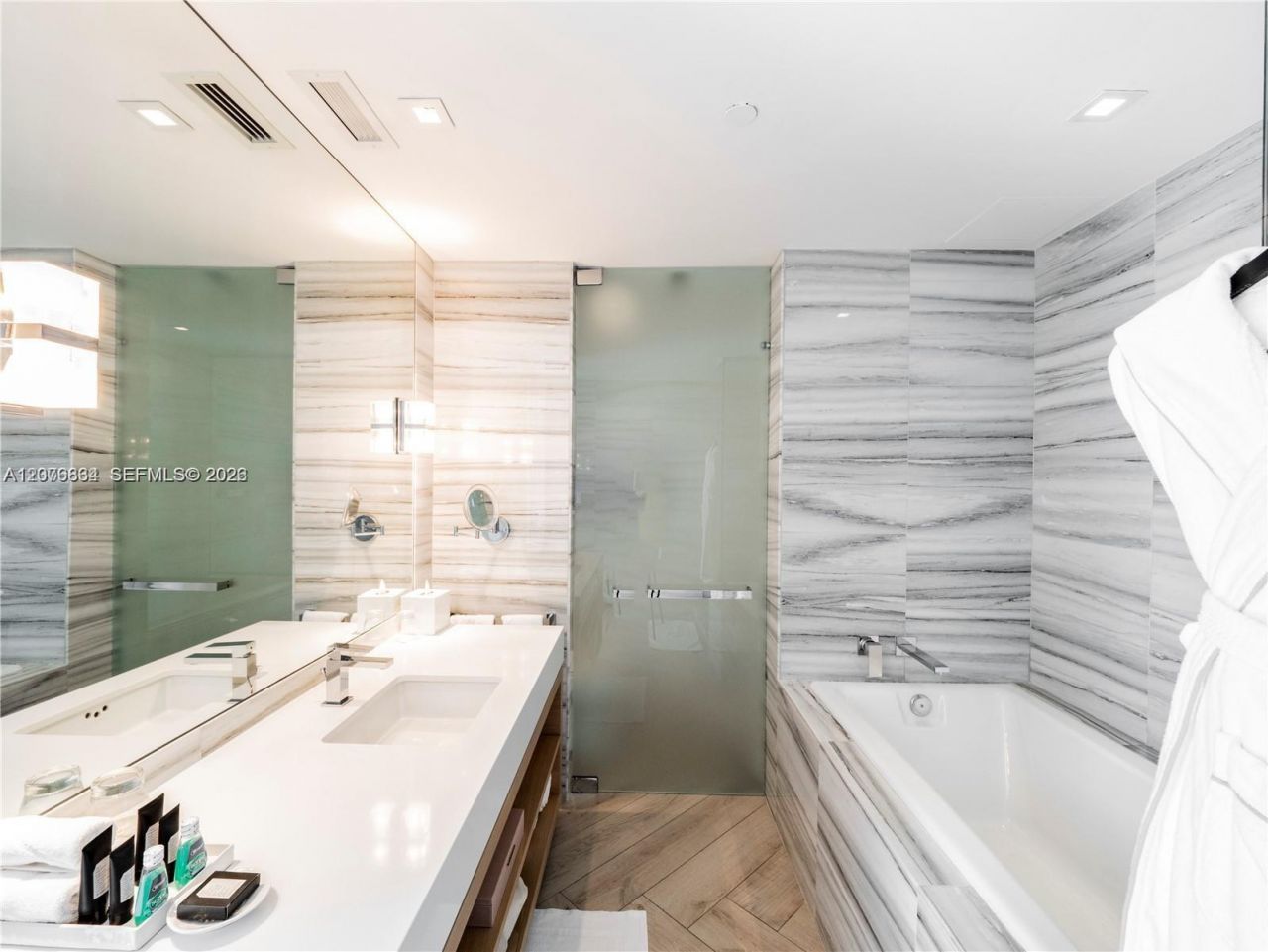 2201 Collins Ave , Unit 428, Miami Beach, FL 33139 Photo