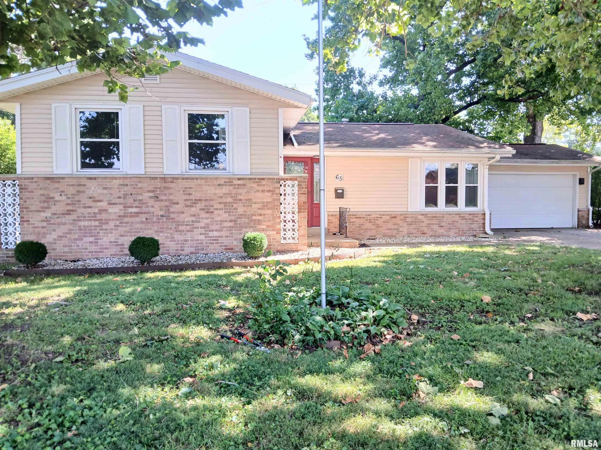 65 Lambert Lane, Springfield, IL 62704 Main Photo