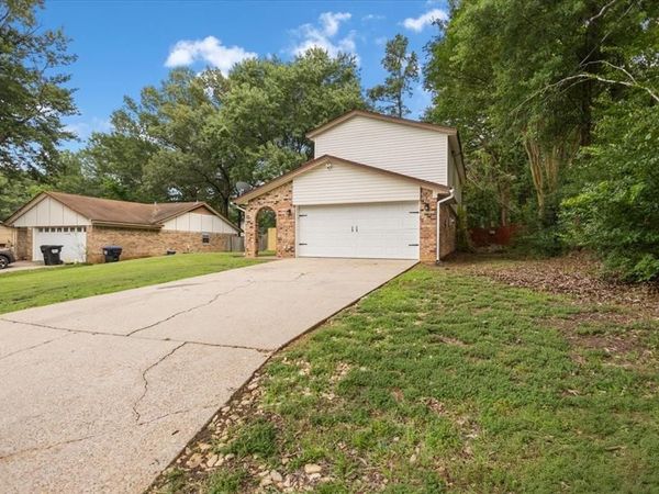 1210 Chad Street , Longview, TX 75604