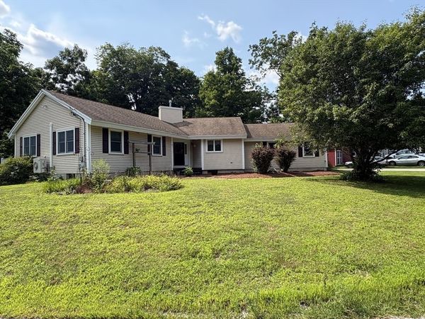 32 Station Ave, Upton, MA 01568