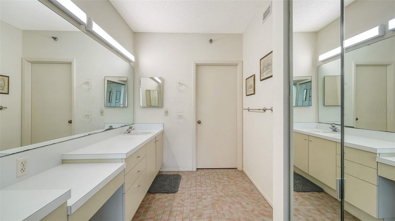 1095 Gulf Of Mexico Drive , Unit 104, Longboat Key, FL 34228 Photo
