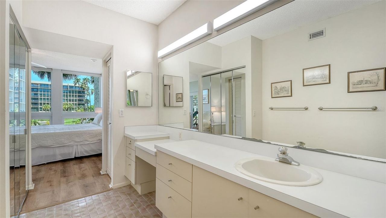 1095 Gulf Of Mexico Drive , Unit 104, Longboat Key, FL 34228 Photo