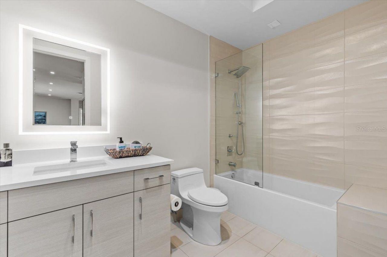 5131 W Neptune Way, Tampa, FL 33609 Photo