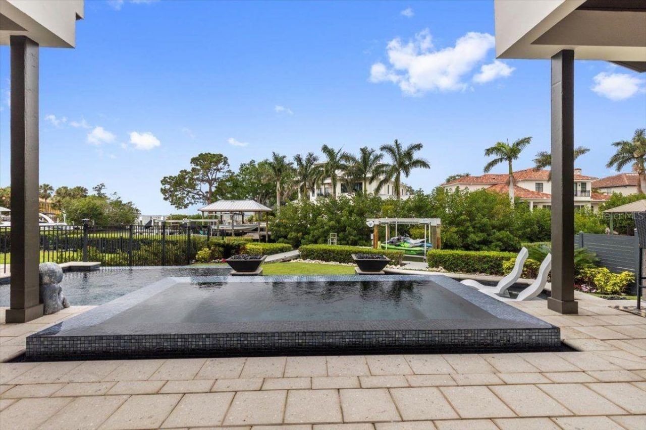 5131 W Neptune Way, Tampa, FL 33609 Photo